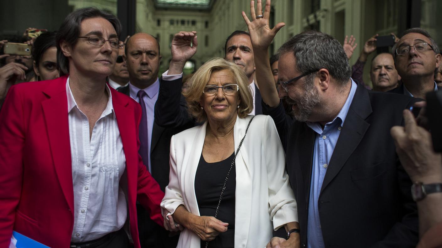 Al centro: Manuela Carmena