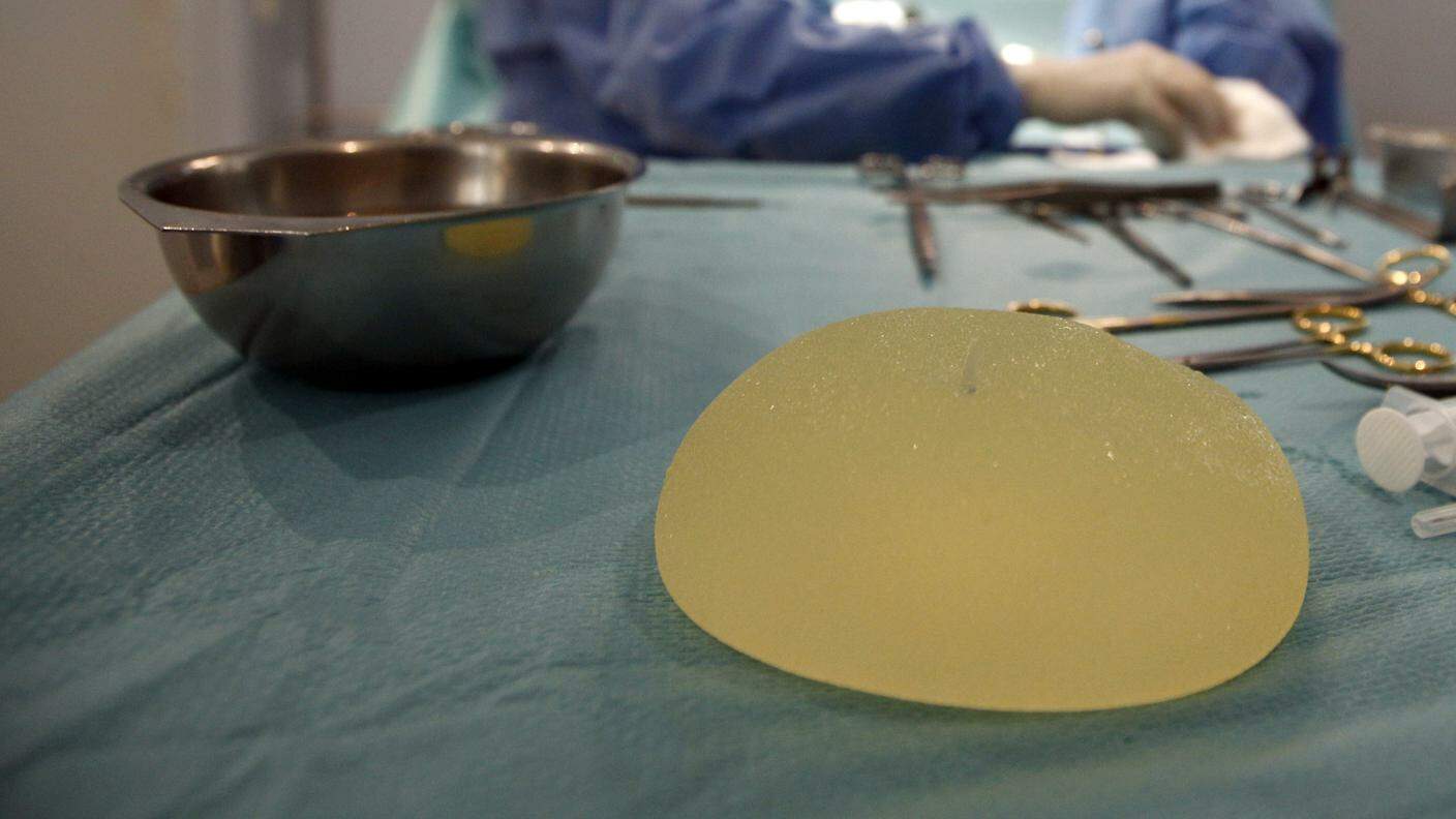 Sembra che la farcitura del seno sia avvenuta in un ospedale clandestino in Colombia