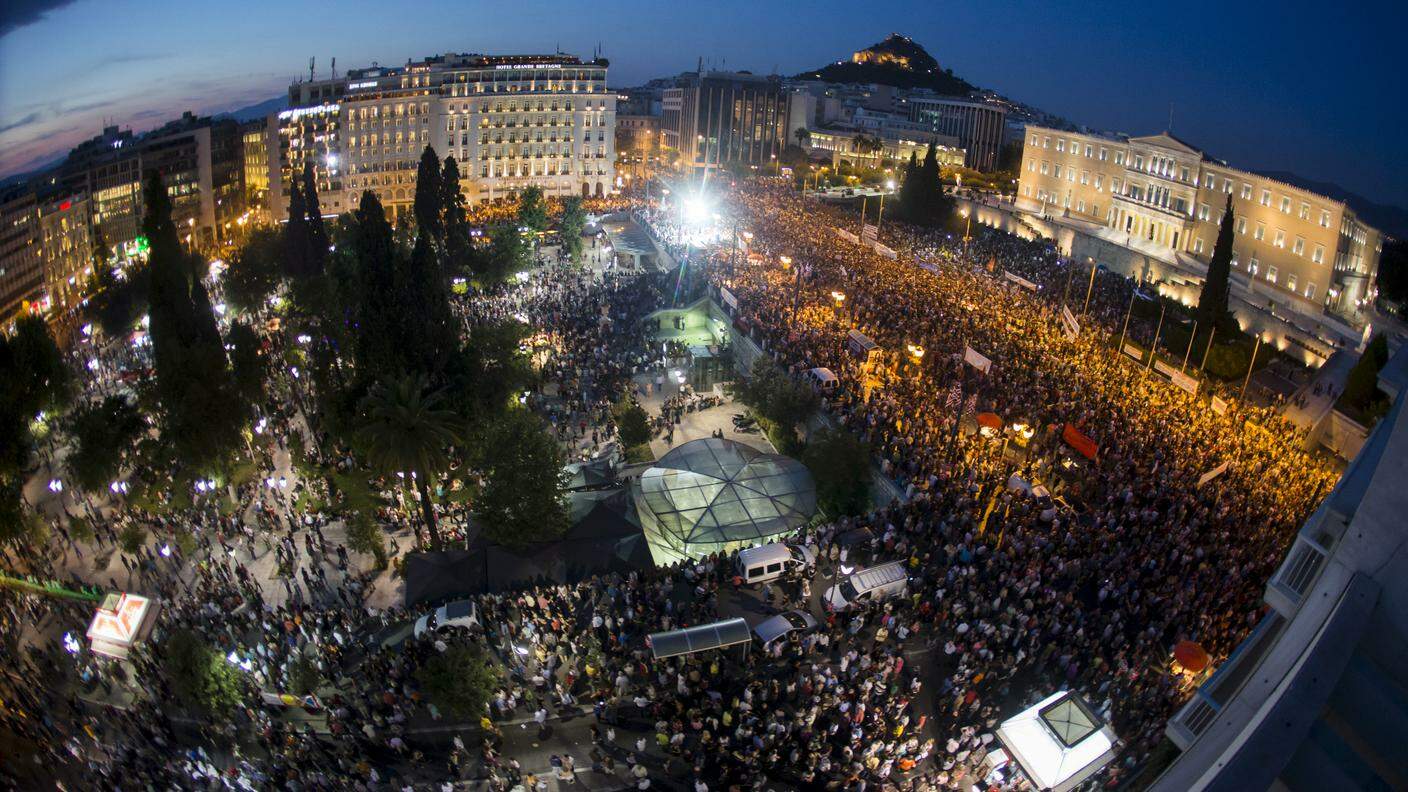 Lunedì sera in Piazza Syntagma a Atene