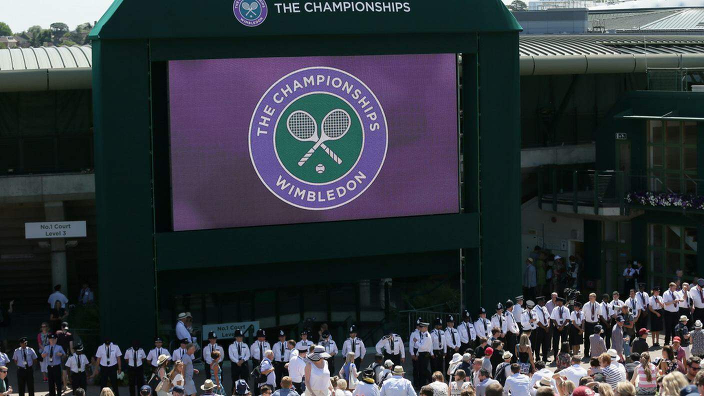 Un minuto di silenzio pure a Wimbledon
