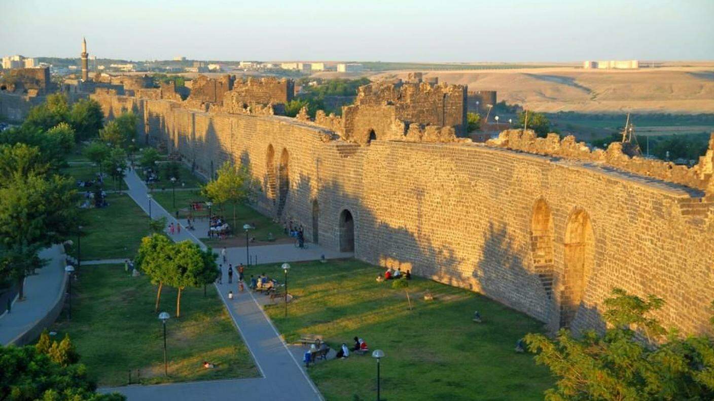 La fortezza di Dijarbakir e giardini Hevsel