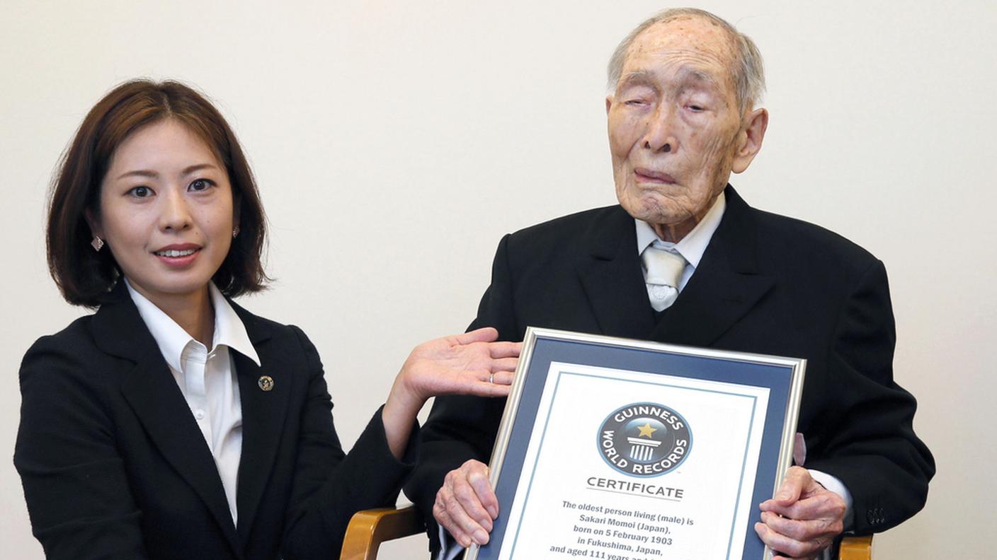 Il signor Momoi alla consegna del certificato lo scorso agosto 