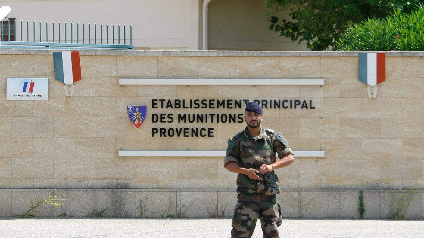 Il colpo è avvenuto a Miramas, base logistica per le missioni all'estero dell'esercito francese