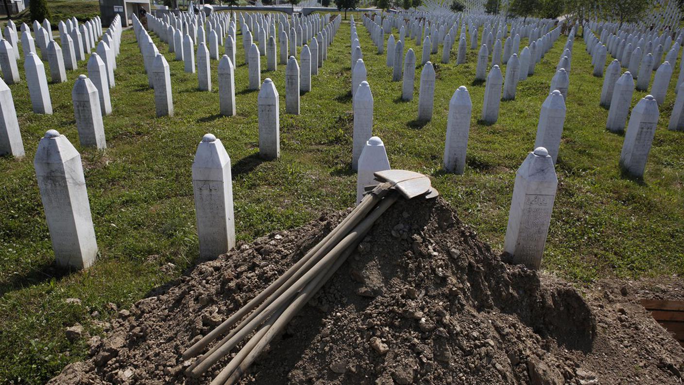 Memoriale con le lapidi nella località della Bosnia-Erzegovina