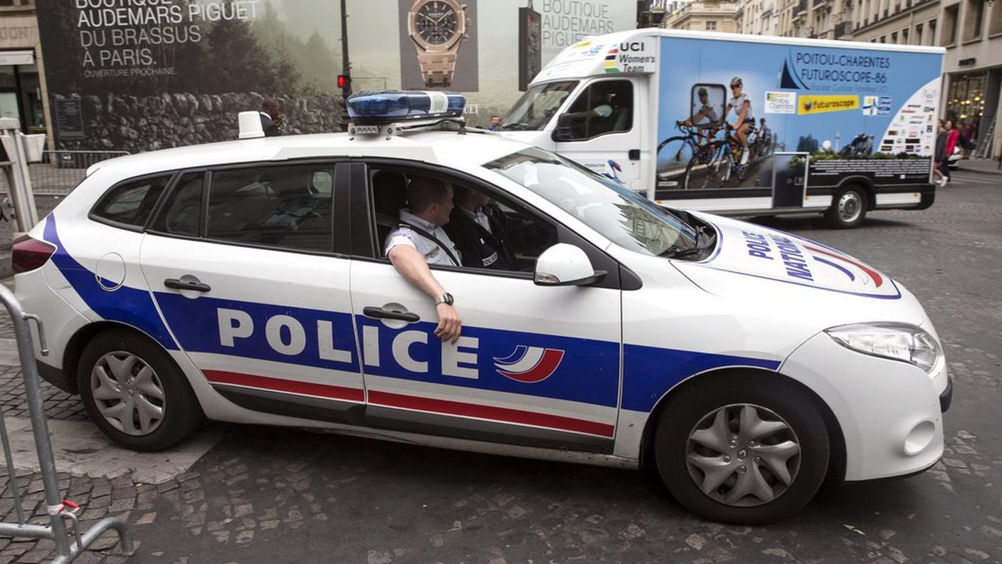 Polizia schierata in forze per l'arrivo della Grande Boucle