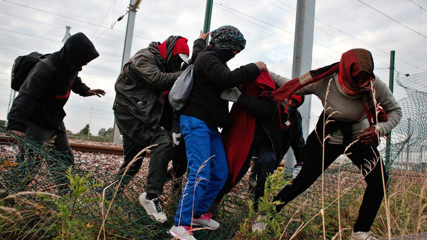 Migranti in fuga a Calais