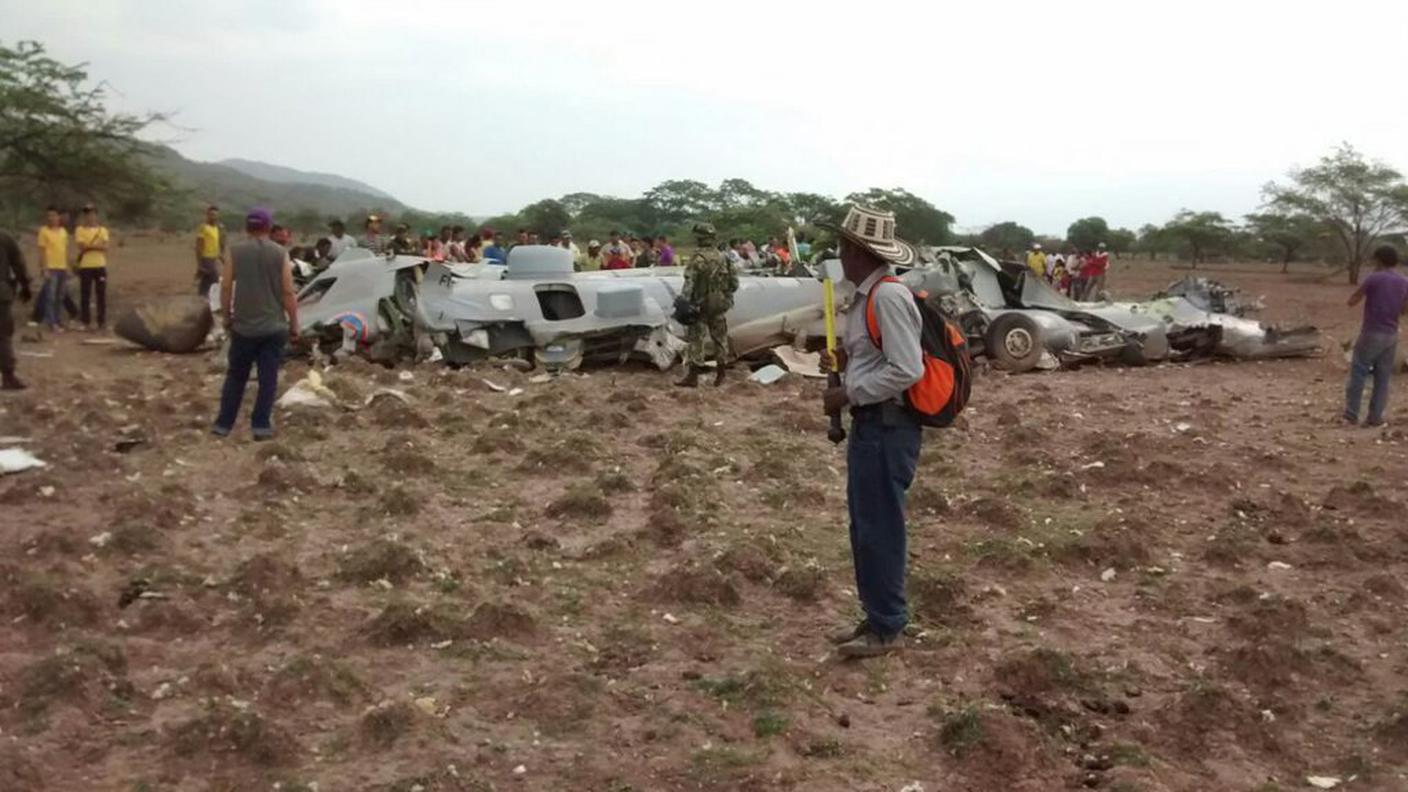 I rottami dell'aereo militare precipitato