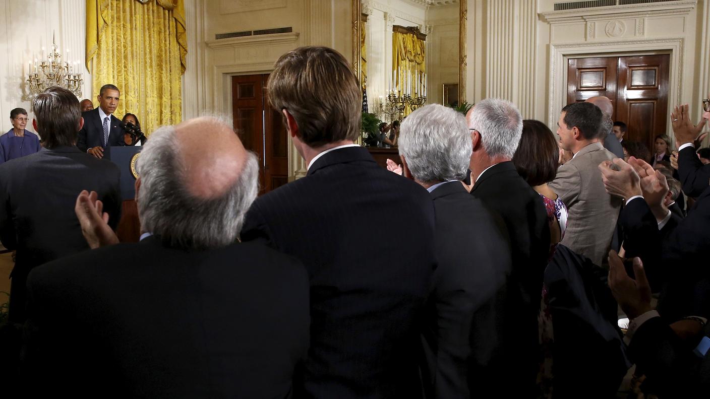 Standing ovation per il presidente dopo aver illustrato il "piano verde"