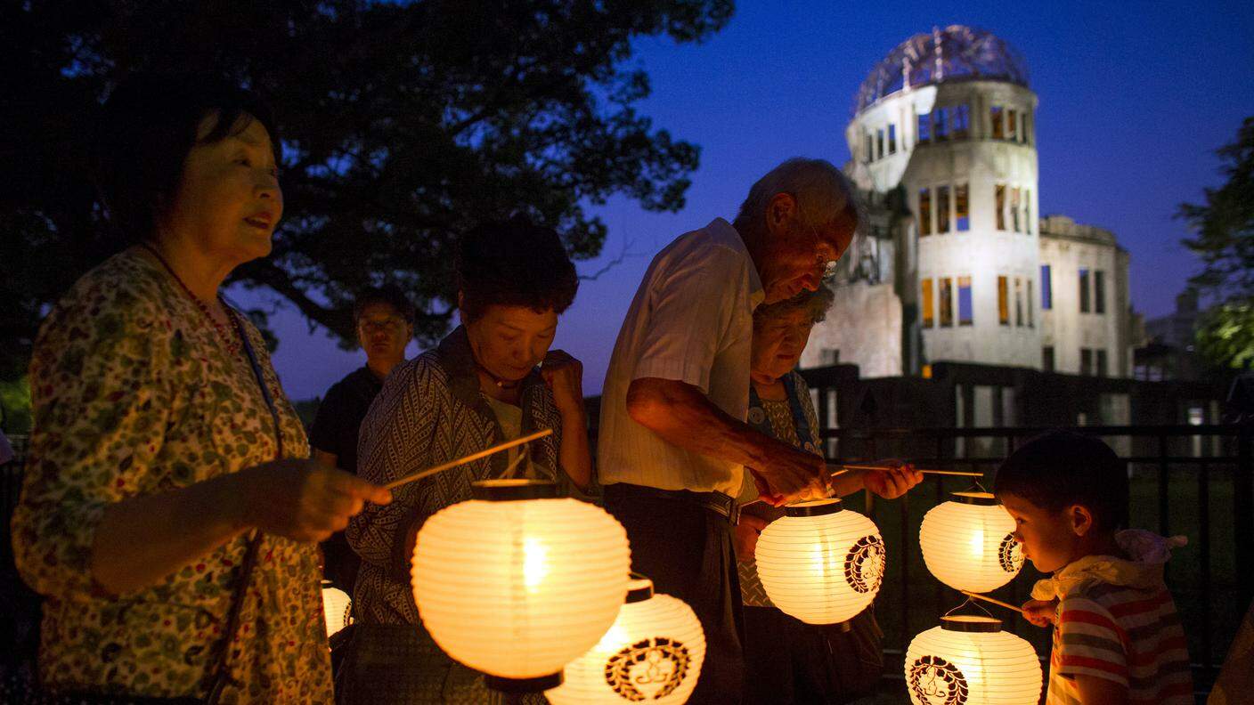 La cerimonia di commemorazione a HiroshimaRTX1N5GV.jpg