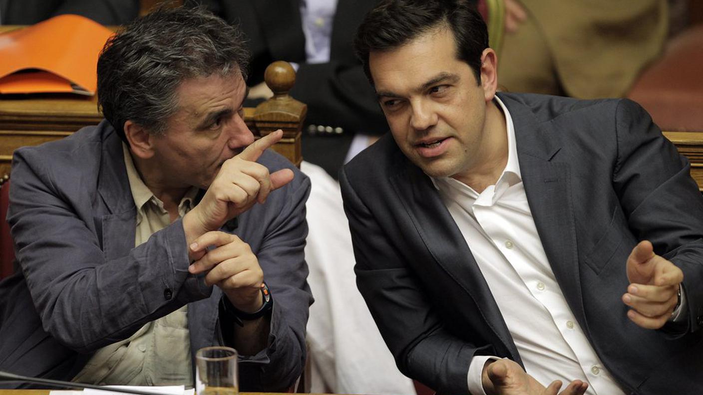 Il ministro delle finanze Euclid Tsakalotos e il premier Alexis Tsipras