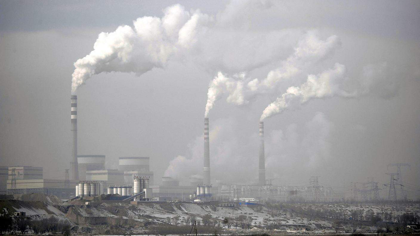 Gran parte degli inquinanti esce dalle fabbriche che bruciano carbone