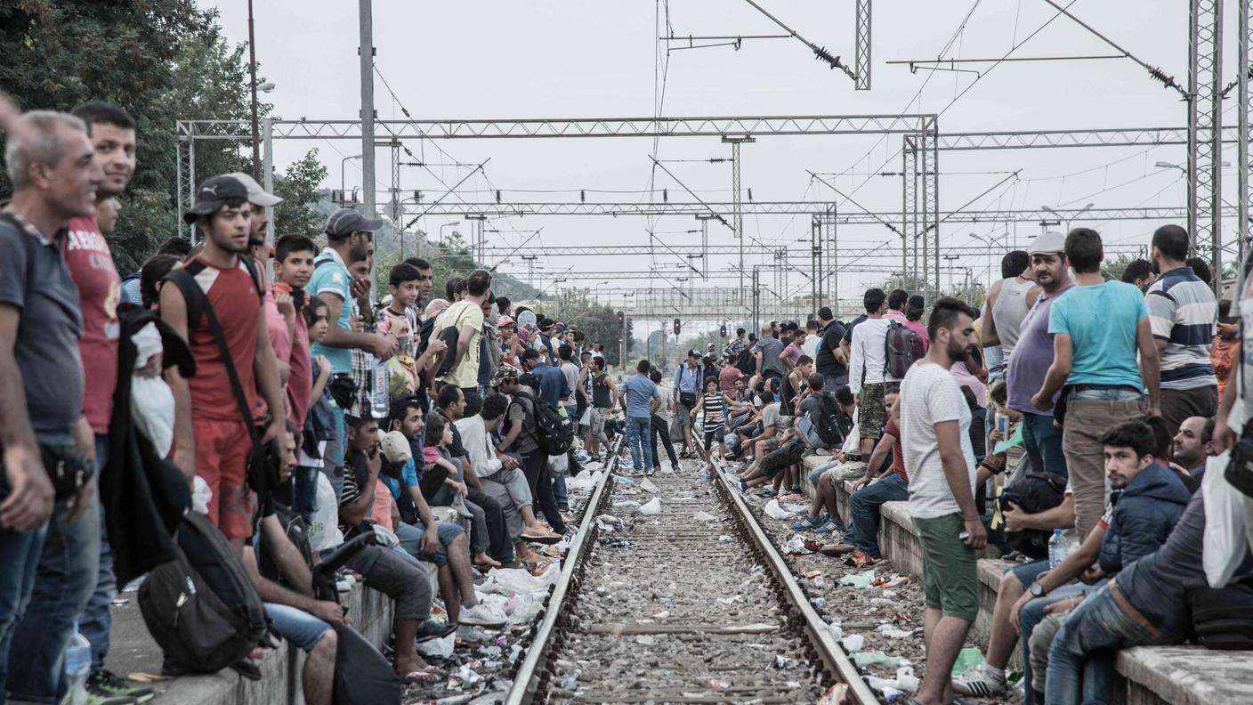 La stazione ferroviaria di Gevgelija, in Macedonia, è il luogo dove ogni migrante, lasciata la Grecia, vuole arrivare. Migliaia di persone attendono di potere salire su uno dei pochi (due, massimo tre) convogli che ogni giorno viaggiano verso nord, con destinazione Tabanovze: da lì, a piedi, raggiungeranno la Serbia