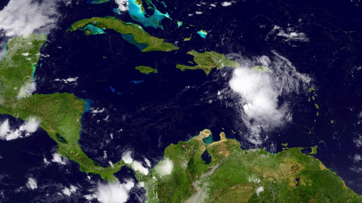 Una veduta satellitare della tempesta