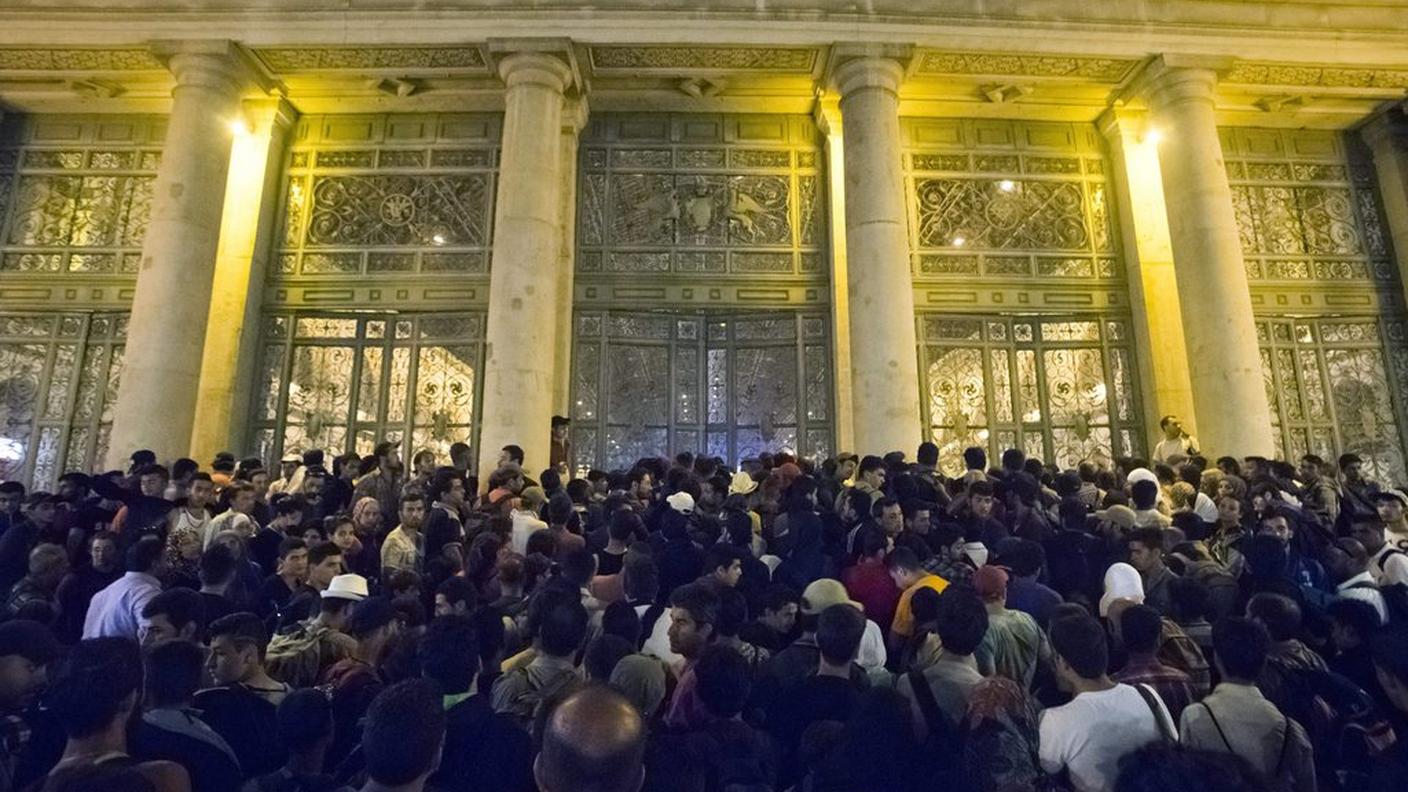 In migliaia alla stazione di Keleti