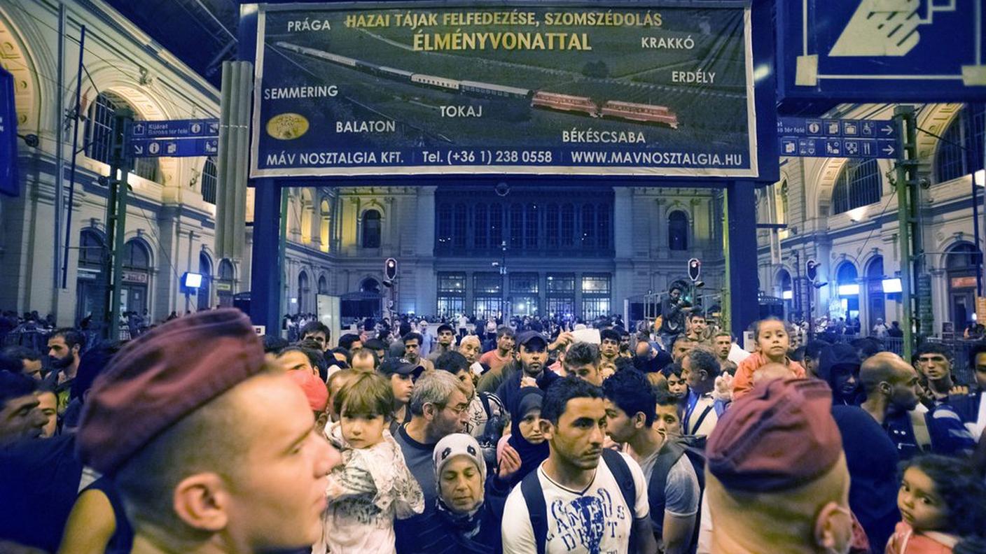 In migliaia alla stazione di Keleti
