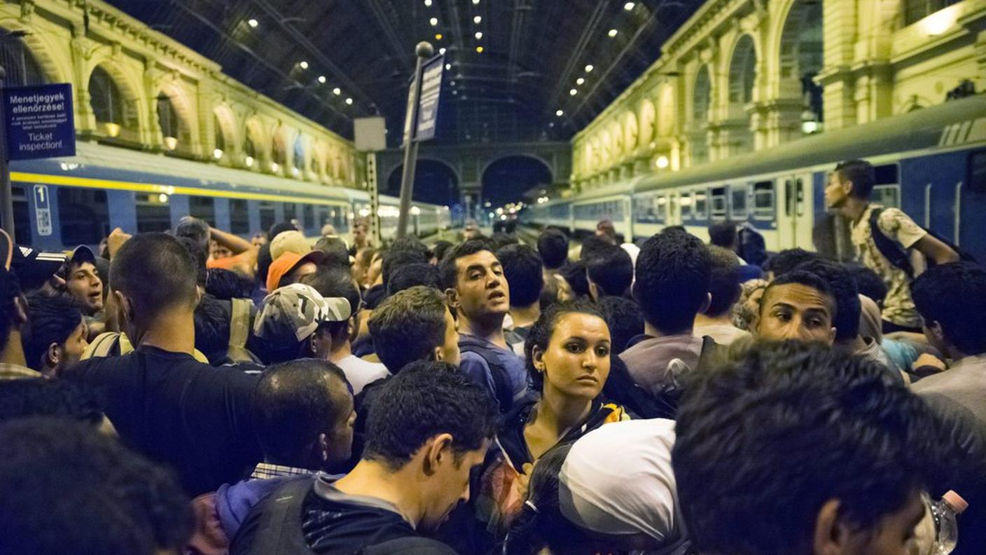 In migliaia alla stazione di Keleti