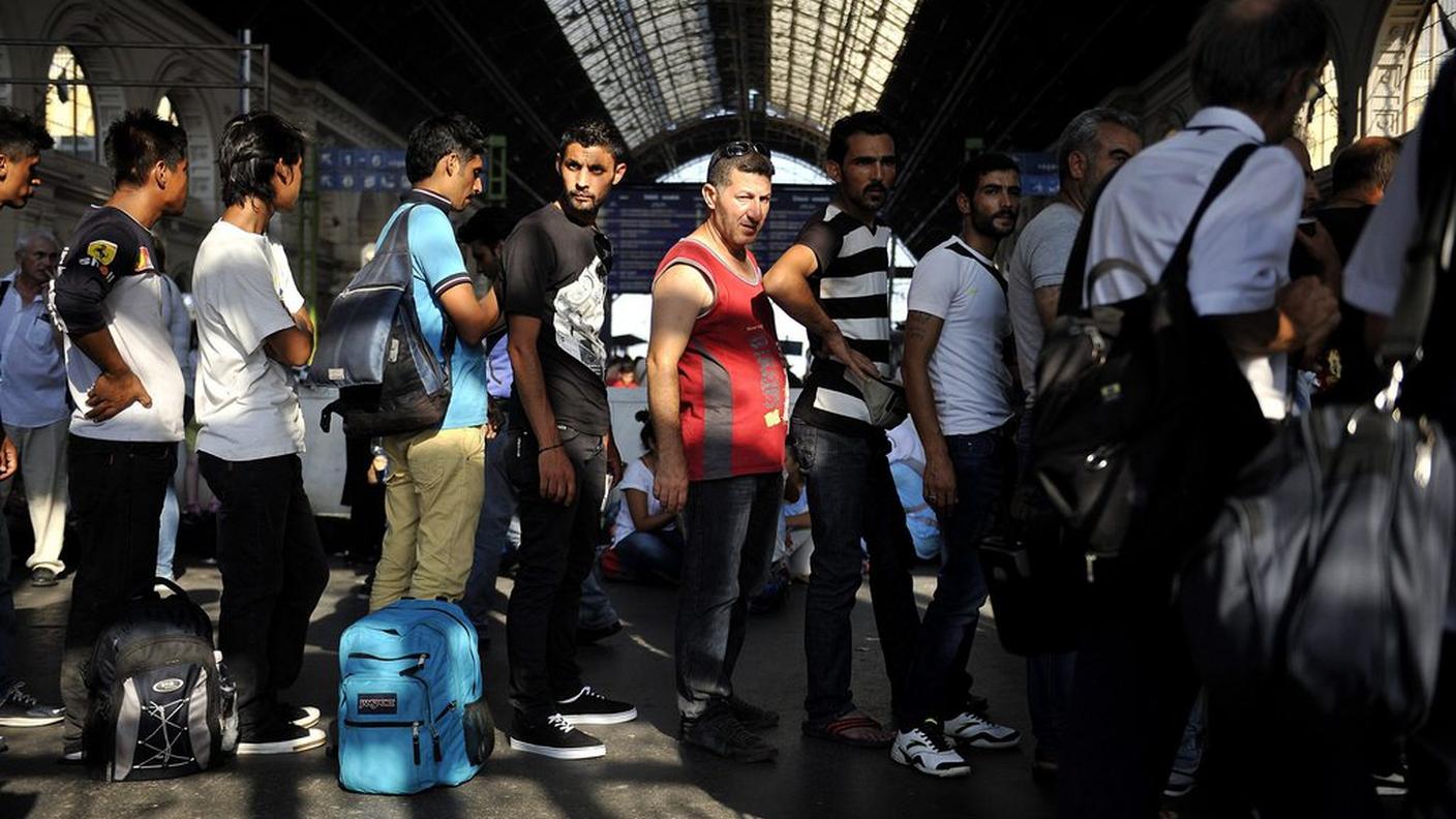 In migliaia alla stazione di Keleti