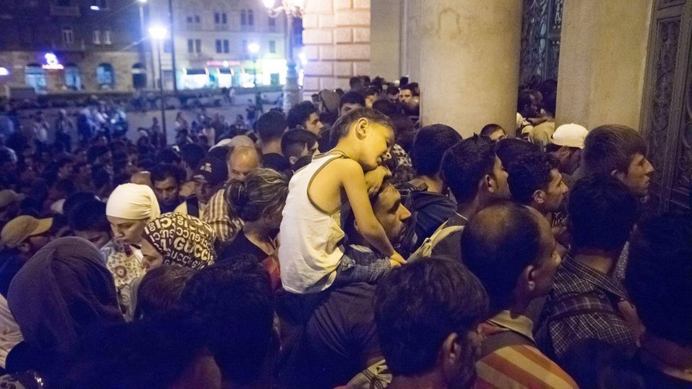 In migliaia alla stazione di Keleti