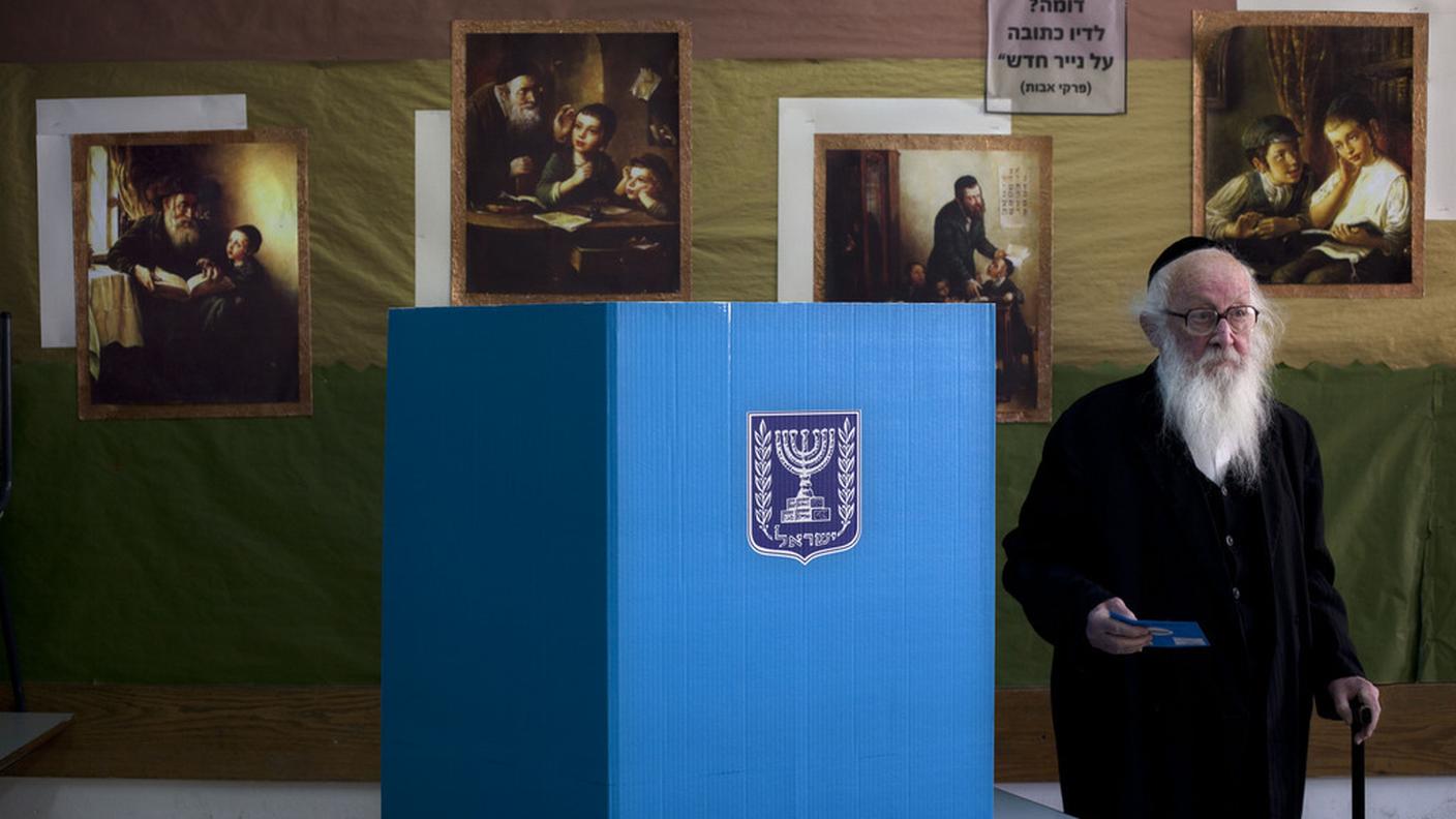 israele elezioni ortodosso seggio ky.JPG