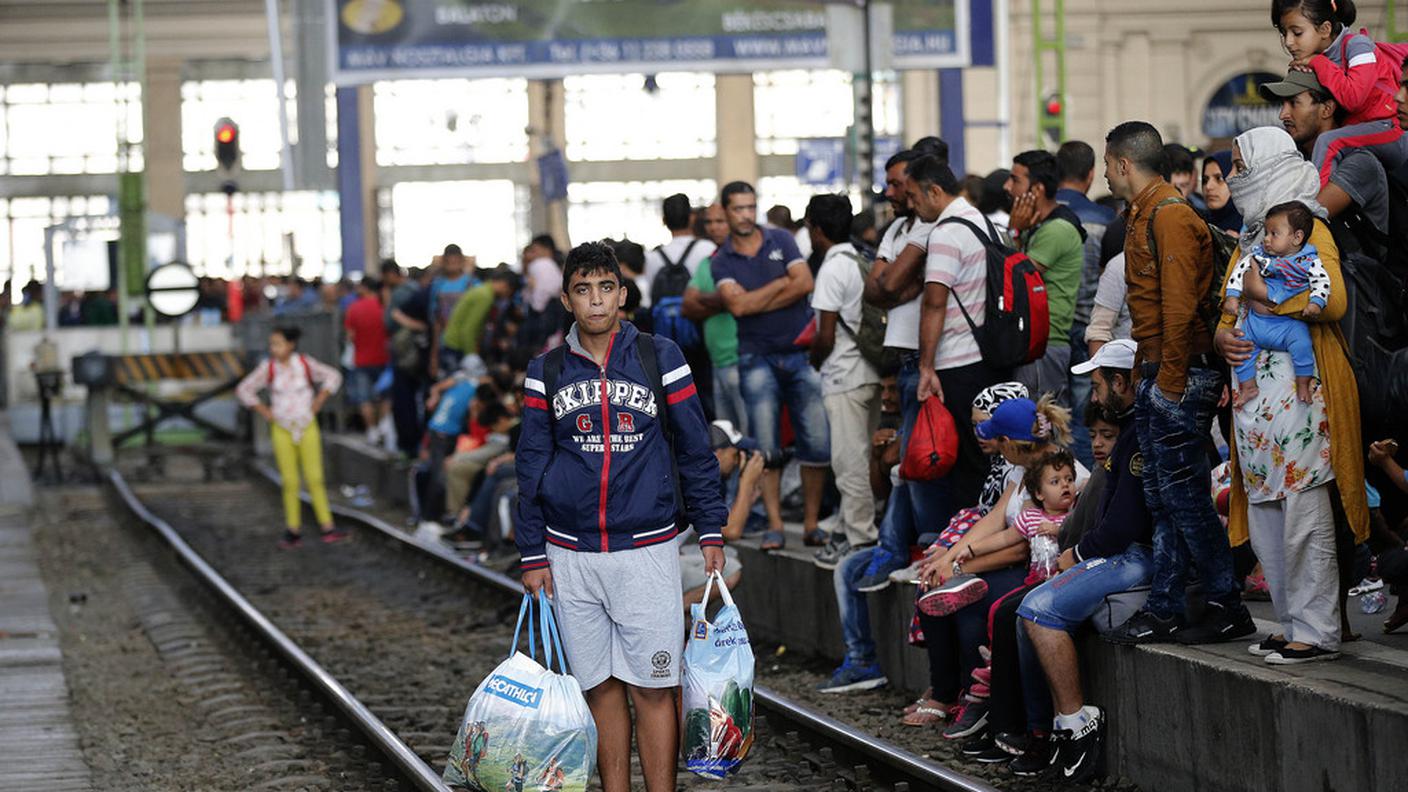 La stazione di Budapest è sempre sotto assedio