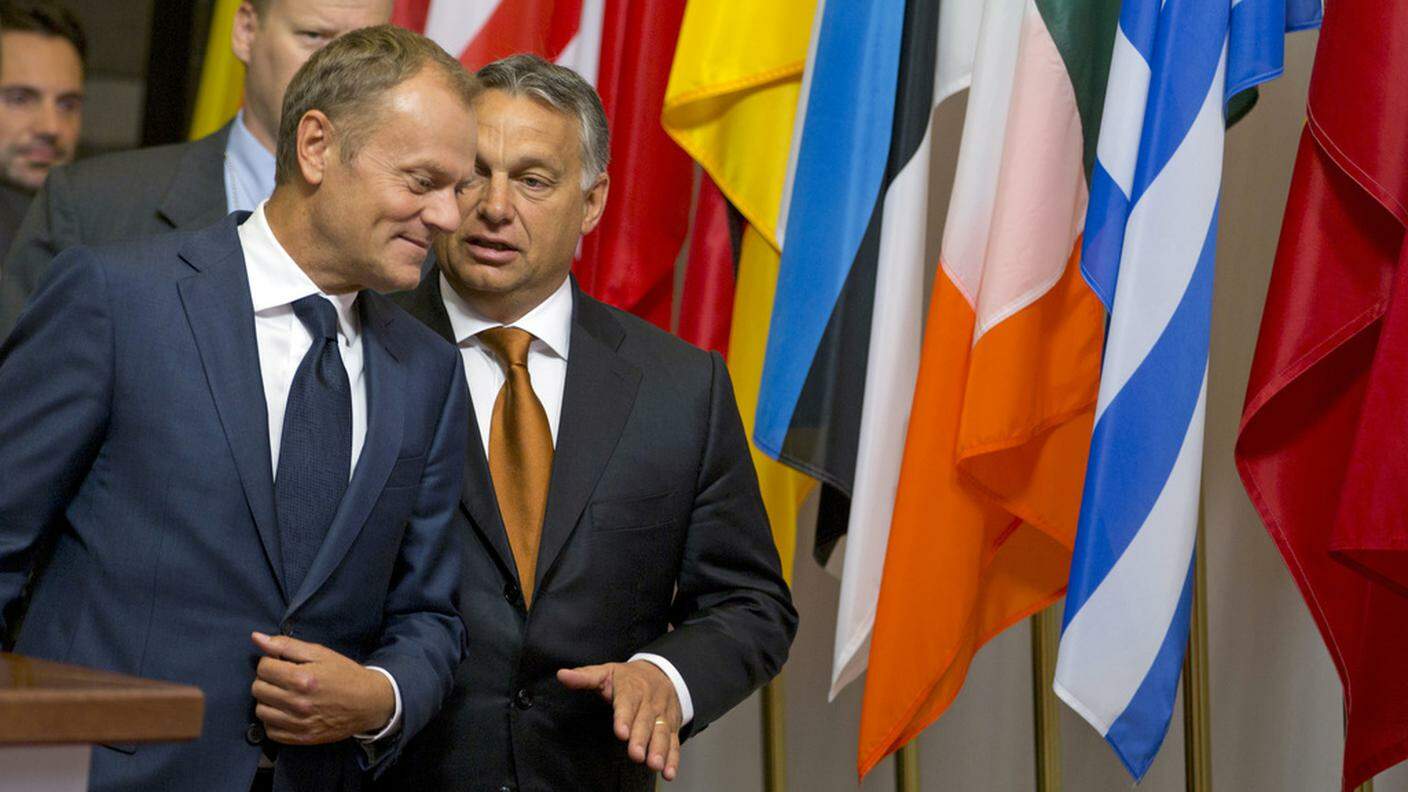 Donald Tusk con Viktor Orban a Bruxelles