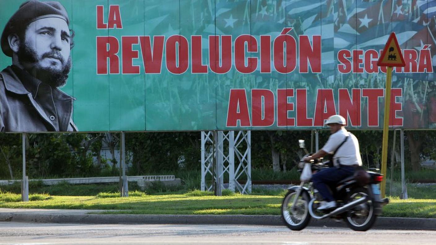 Un manifesto celebra la rivoluzione socialista cubana