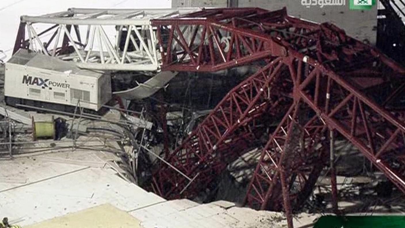 L'immensa gru precipitata sui pellegrini venerdì alla Mecca
