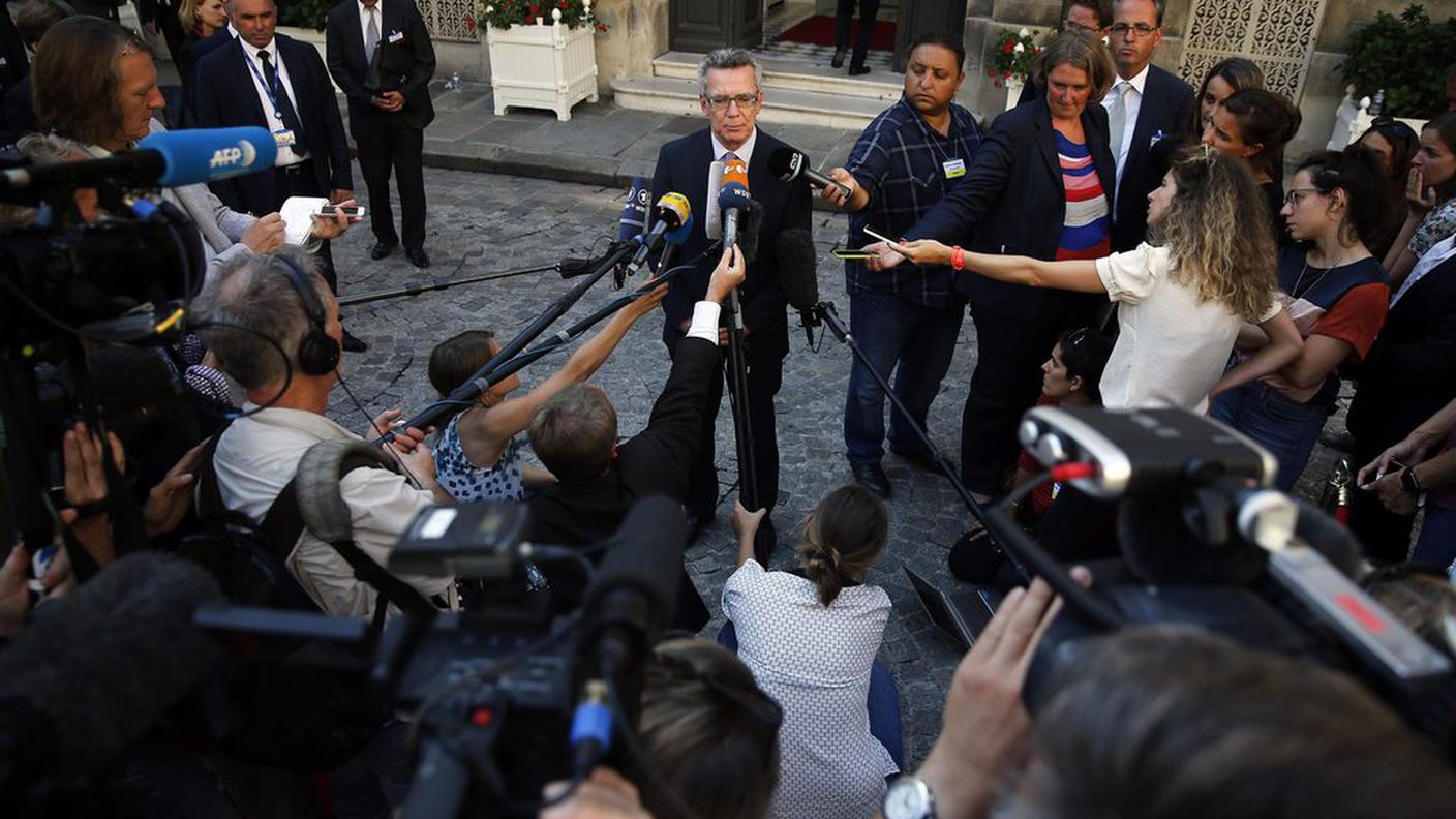 Thomas de Maizière dove sentirsi assediato, come la Germania