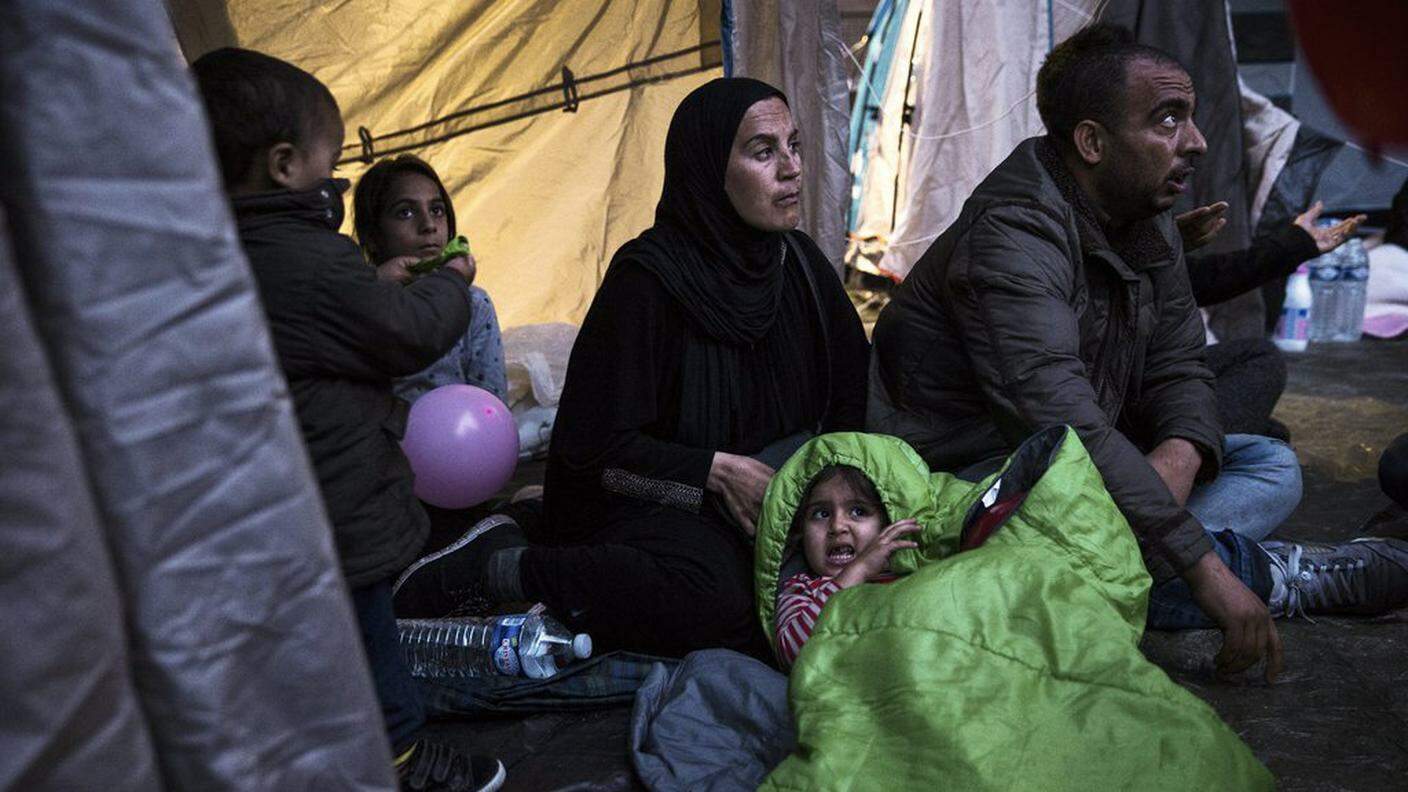 Rifugiati siriani in stazione a Parigi