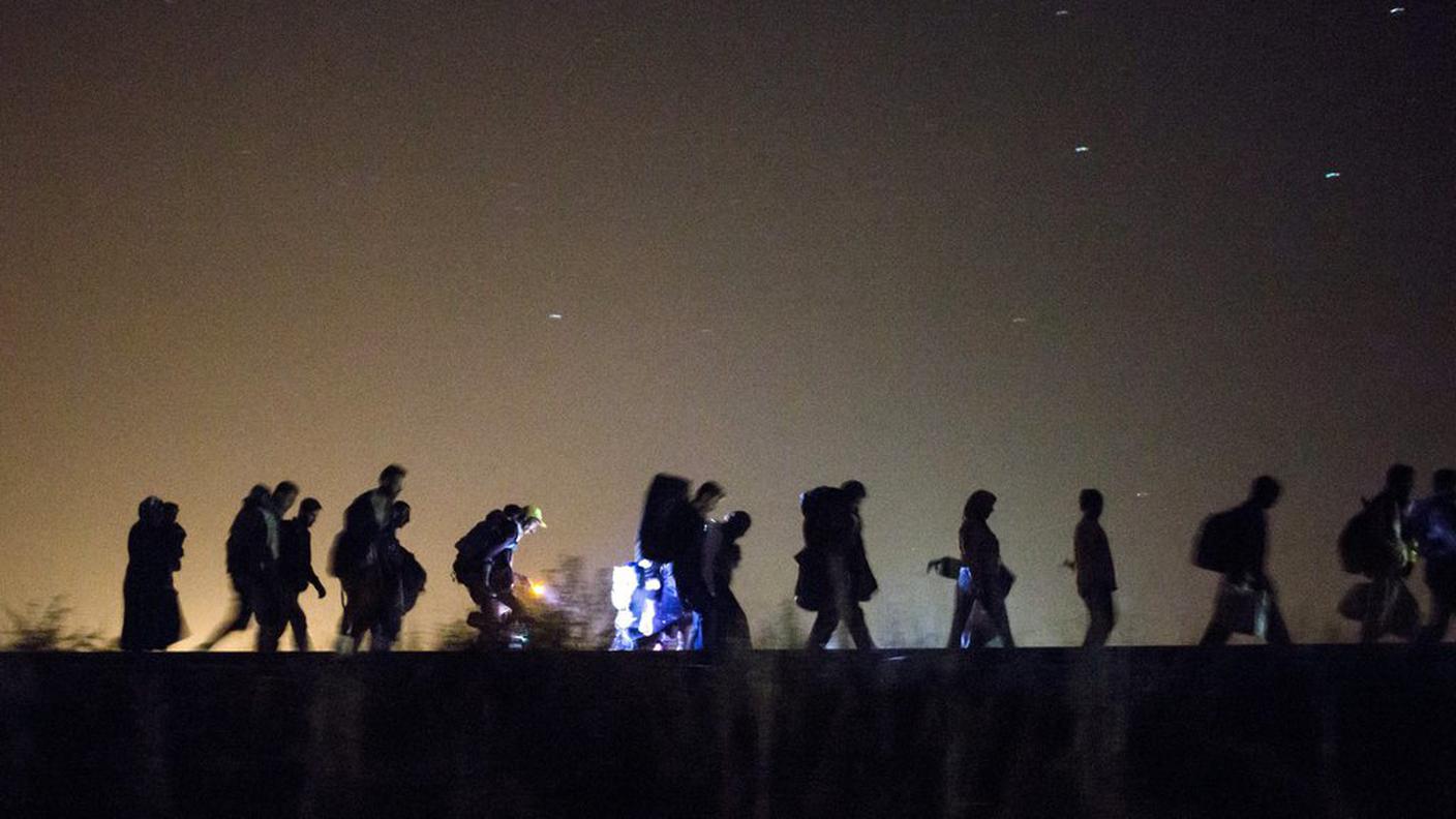 Nella sola giornata di domenica in Ungheria sono stati registrati 5'809 profughi provenienti dalla Serbia: un record