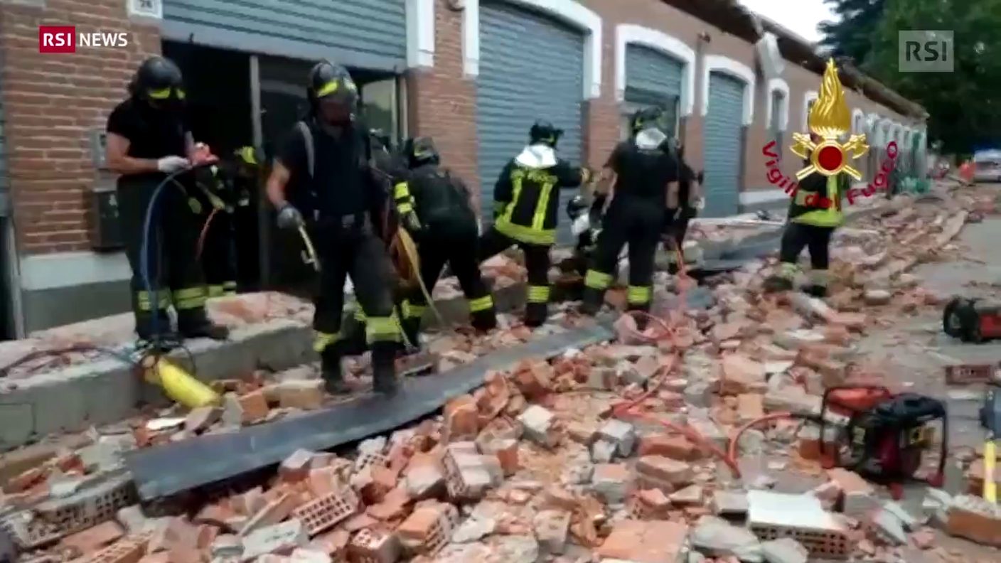 Tetto crolla a Varese, tre morti