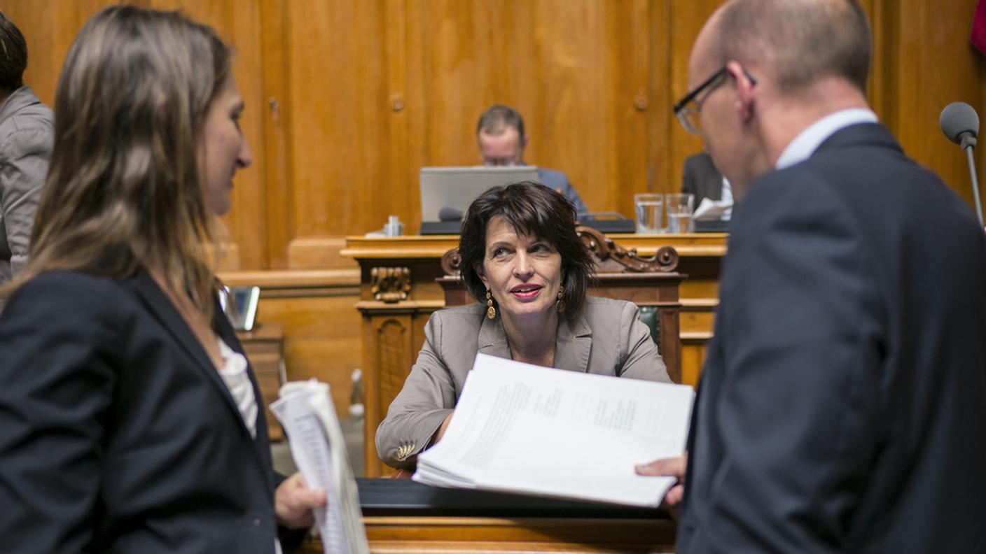 Doris Leuthard, al centro, con i due relatori commissionali