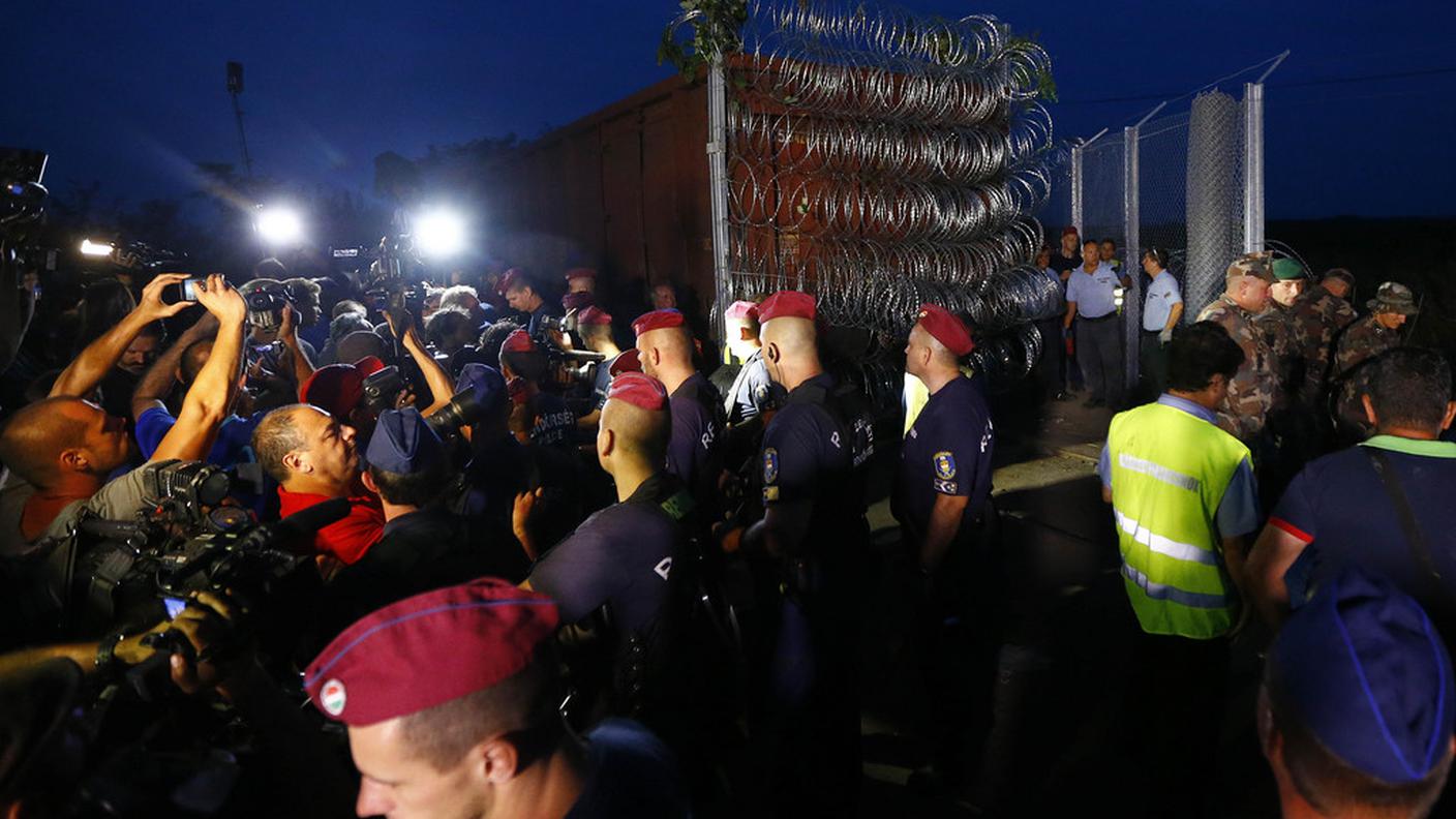 Alta tensione alle frontiere: l'Ungheria ha chiuso l'ultimo varco con la Serbia