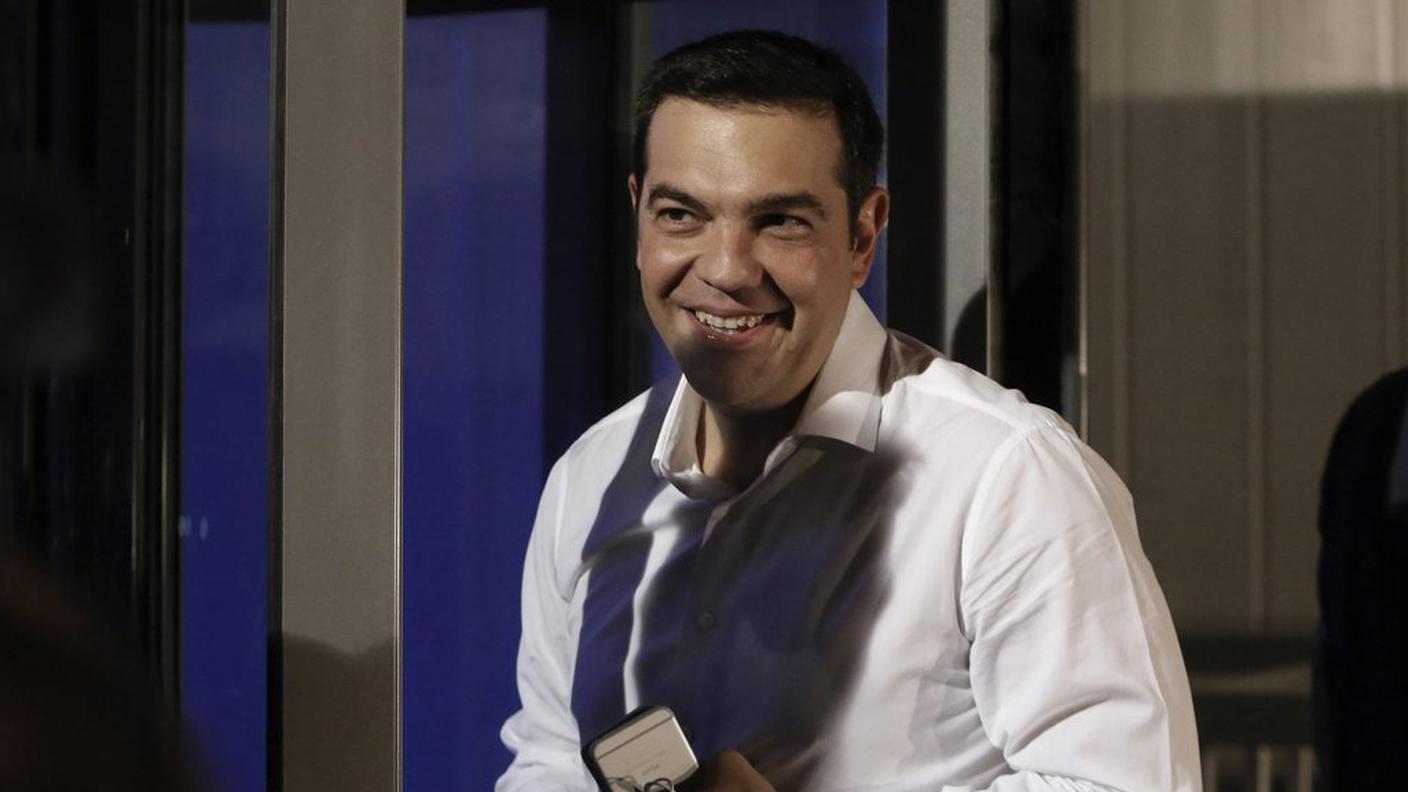 Tsipras in un'immagine scattata lunedì sera durante il dibattito televisivo