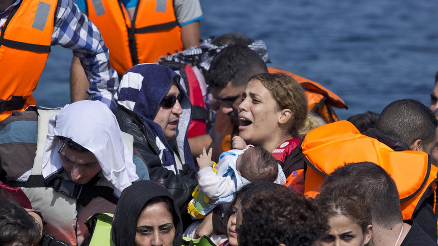 Anche donne e neonati su un gommone diretto a Lesbo