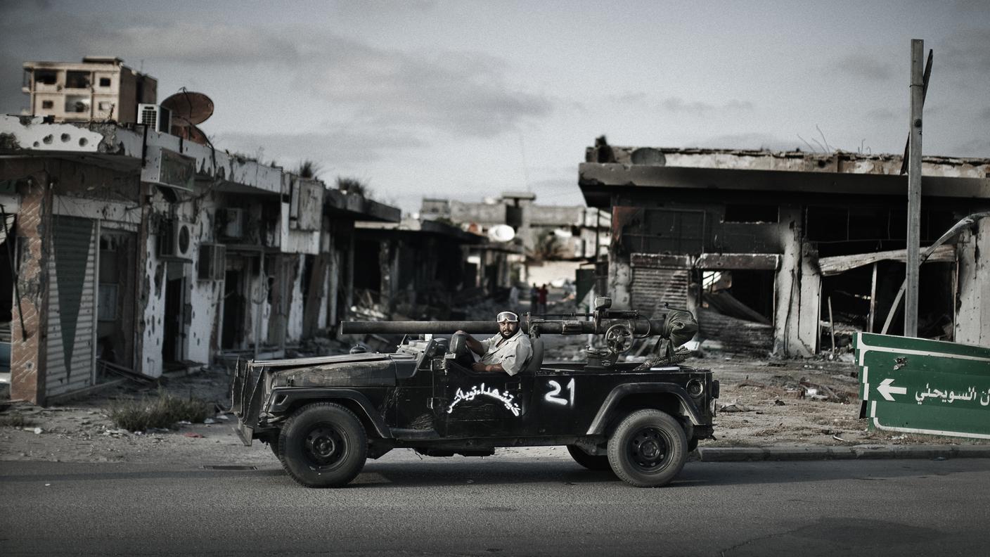 Un ribelle a Tripoli, Libia, giugno 2011