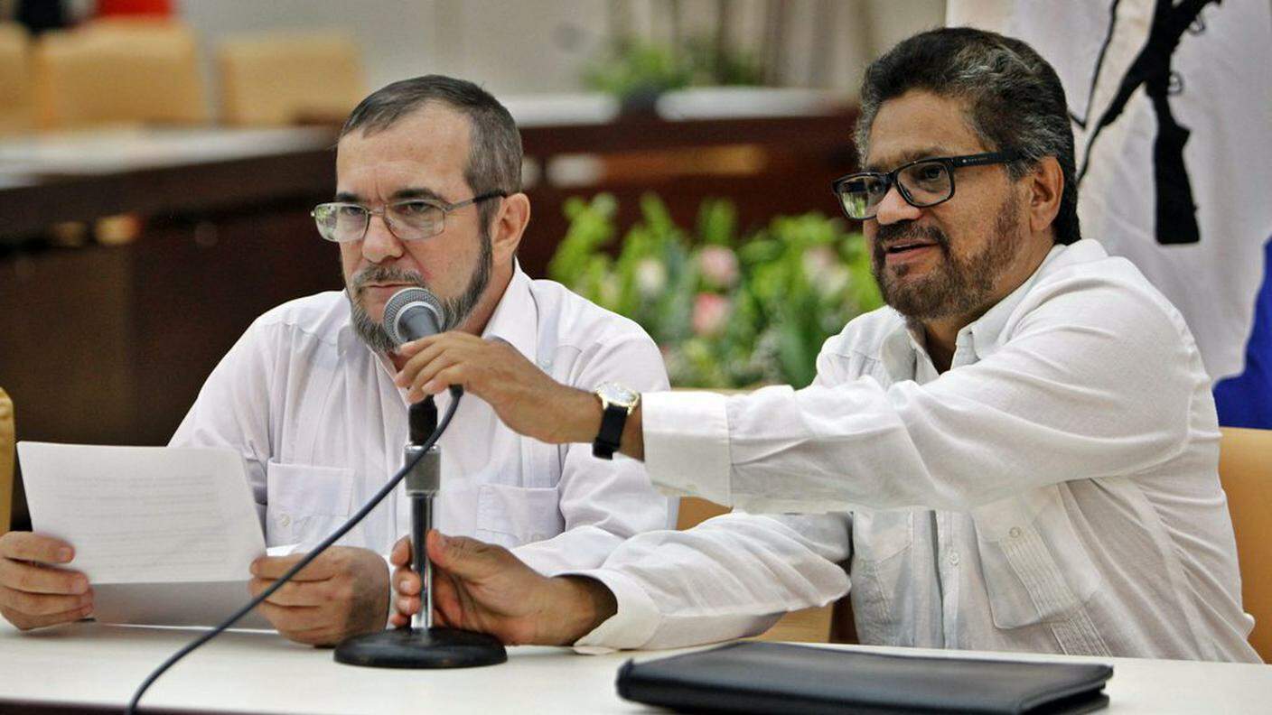 I due leader delle FARC Rodrigo Londono Echeverri (a sinistra) e Ivan Marquez (a destra)