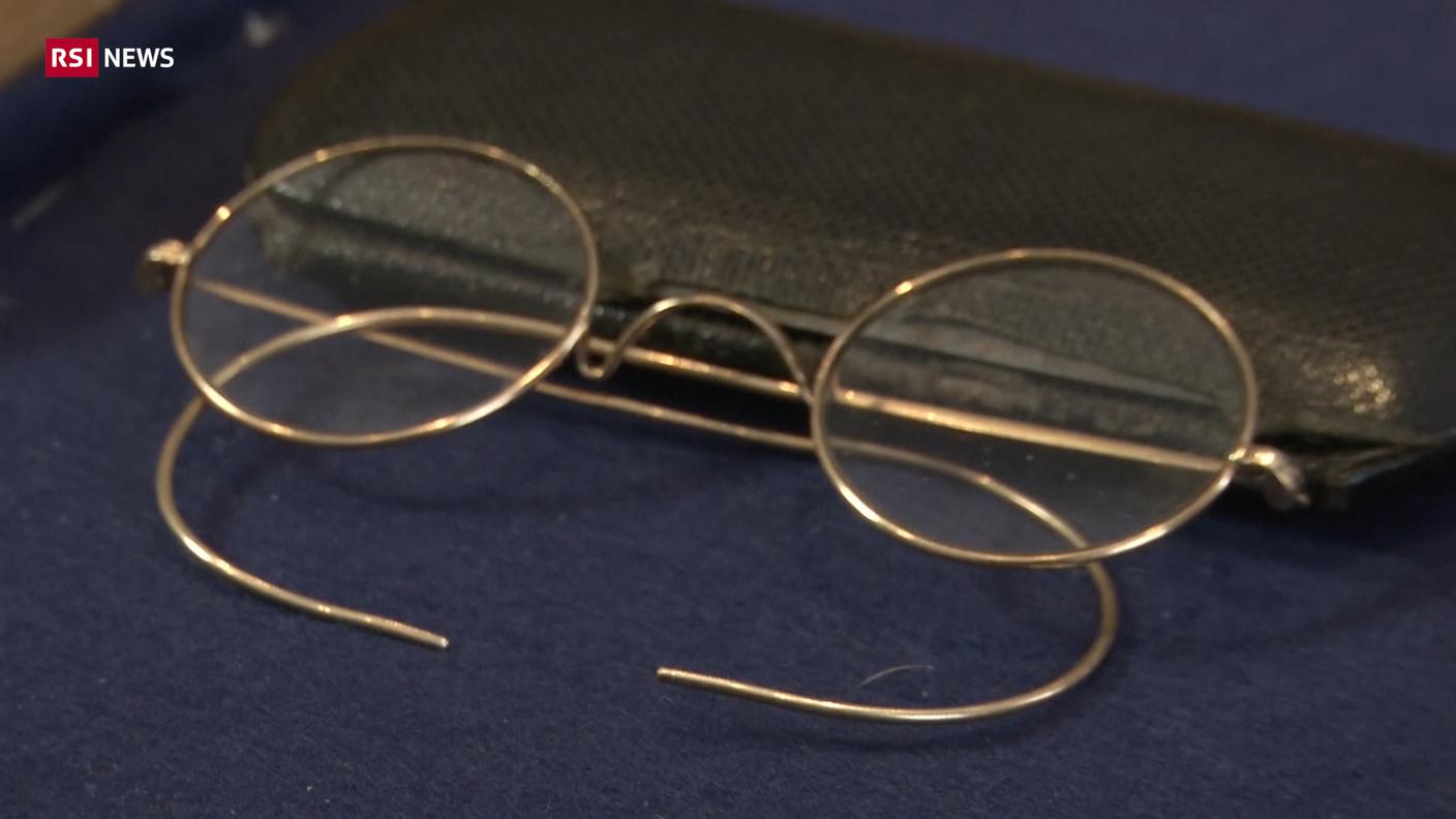 I primi occhiali di John Lennon all'asta