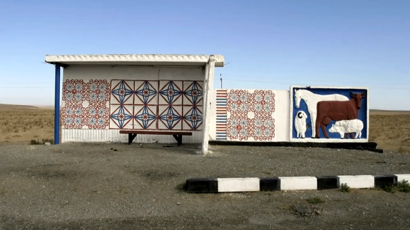 Soviet Bus Stops, su gentile concessione di Christopher Herwig