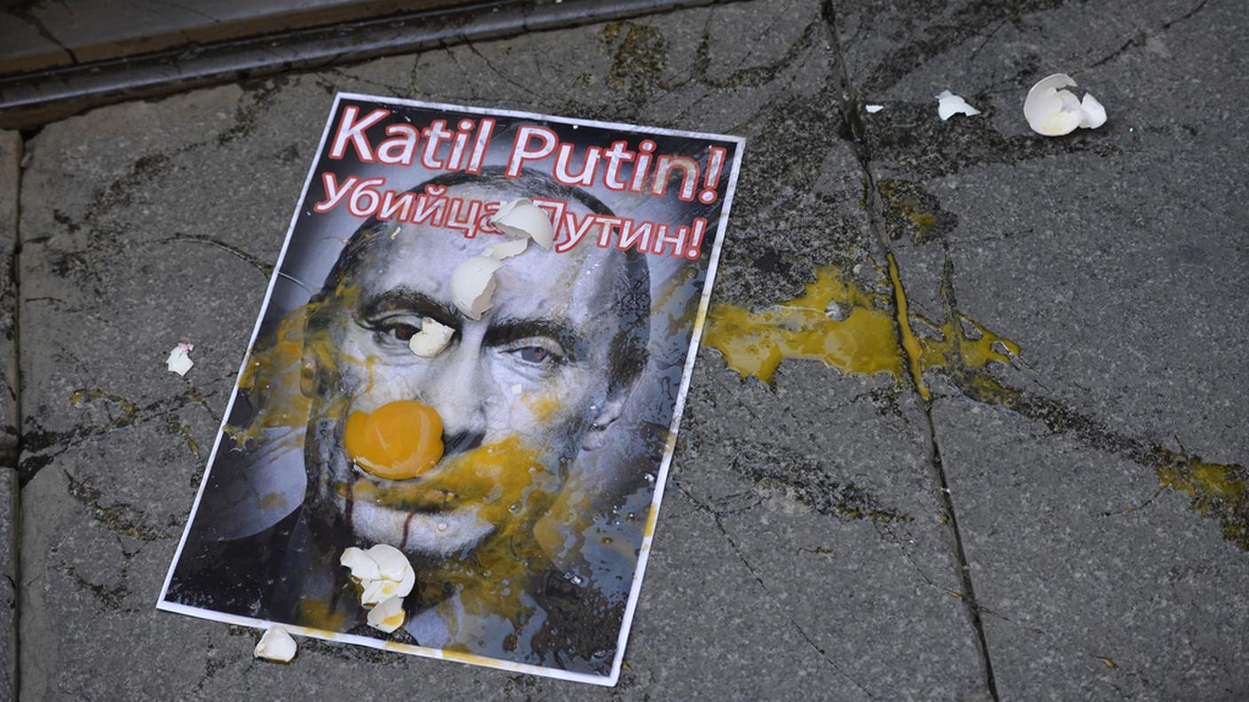 Uova a Istanbul contro il presidente Vladimir Putin