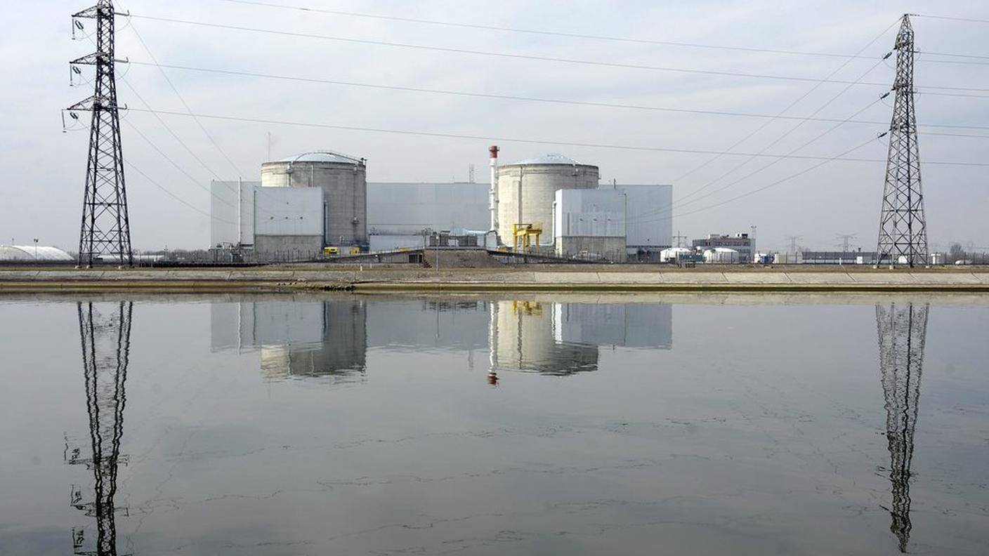 La vecchia e criticata centrale atomica di Fessenheim, in Alsazia