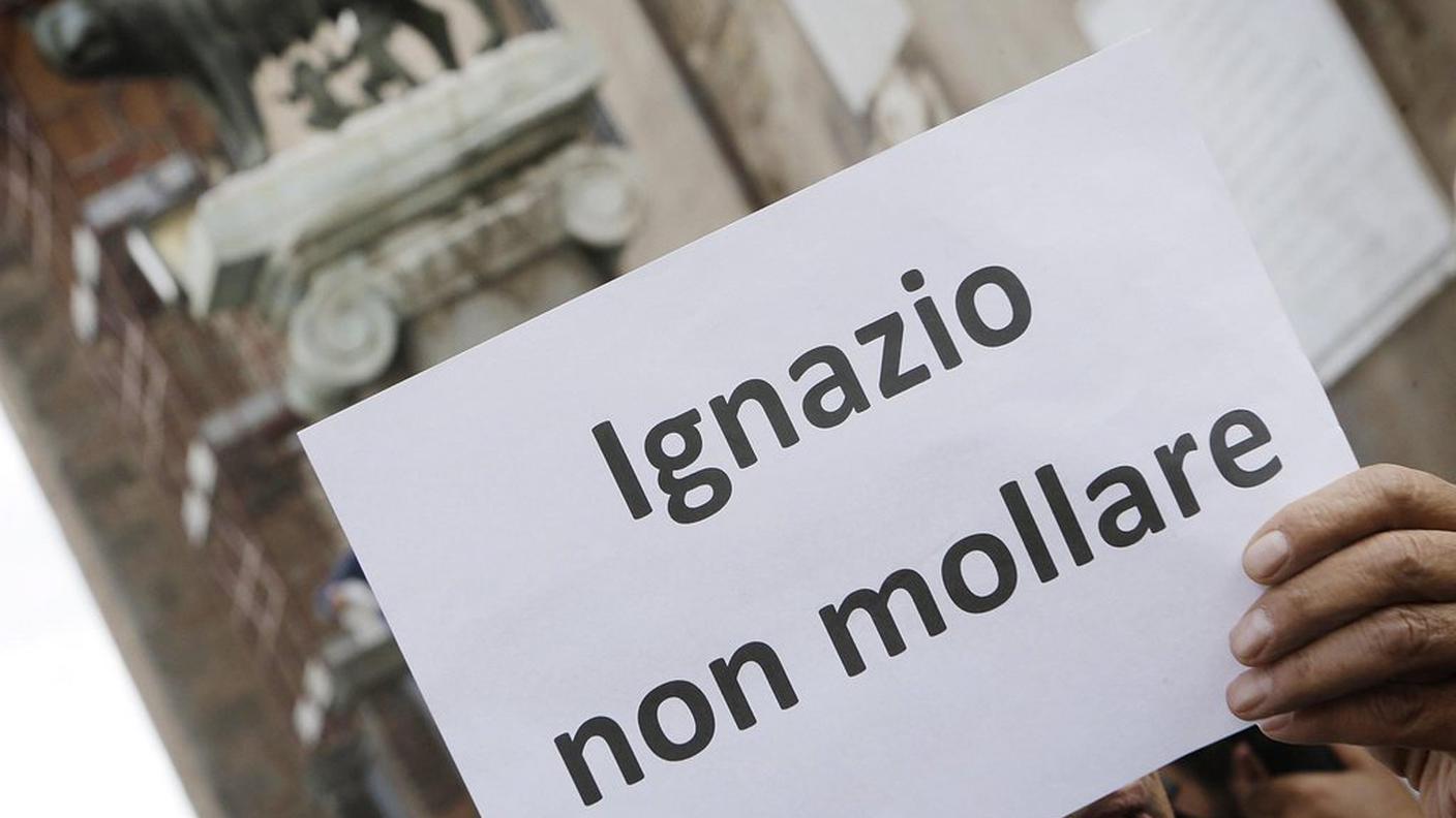 Giunta riunita a Roma. C'è chi dice "non mollare"