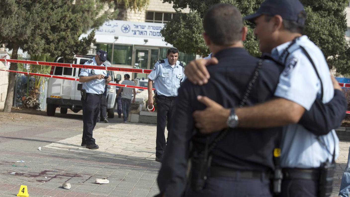 Sulla scena di uno degli attentati di lunedì