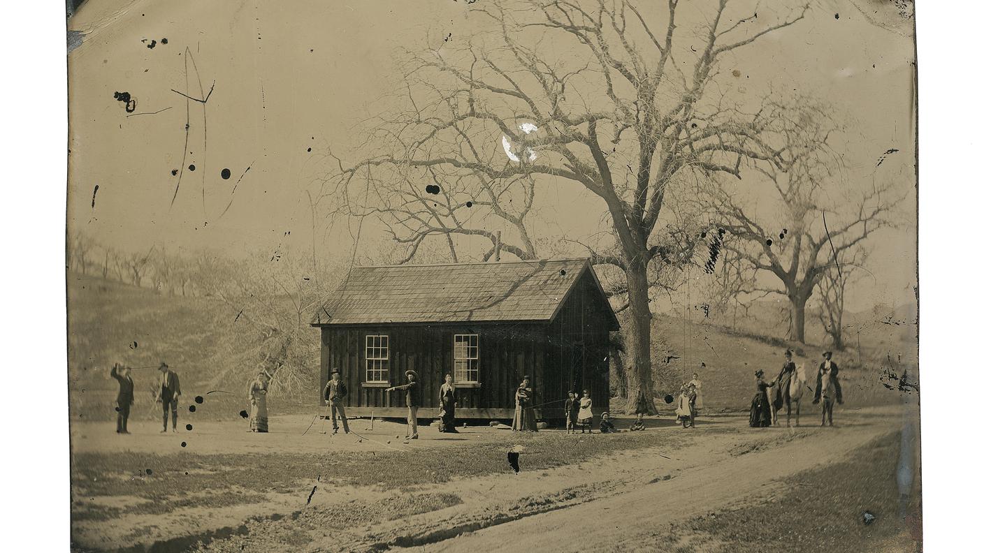 La foto che ritrae Billy the Kid con i membri della sua gang a Lincoln