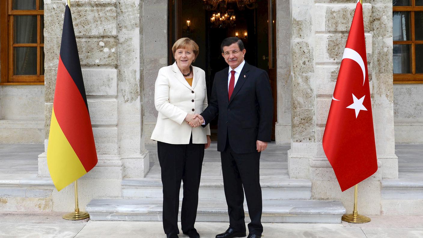 La cancelliera tedesca Angela Merkel con il premier turco Ahmet Davutoglu