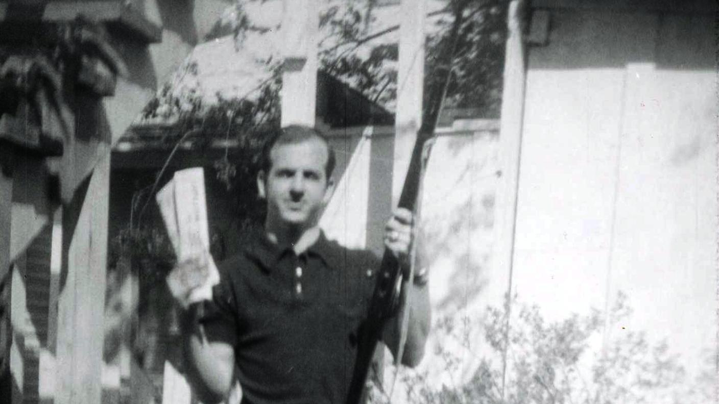 La foto di Lee Harvey Oswald che imbraccia il fucile