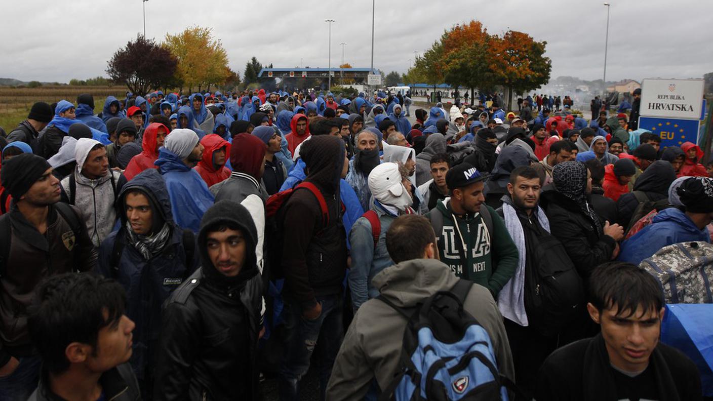 Profughi in attesa di poter entrare in Slovenia