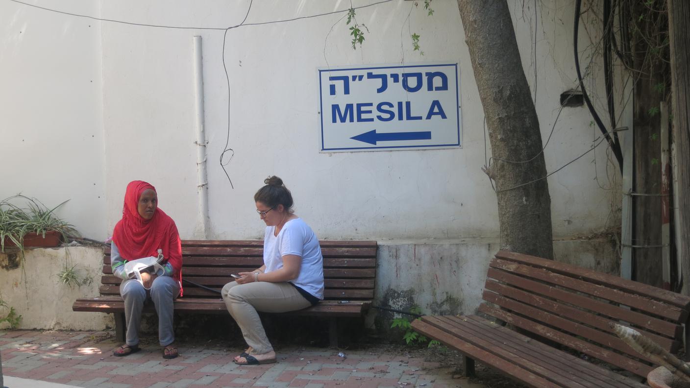 Una donna al centro Mesila