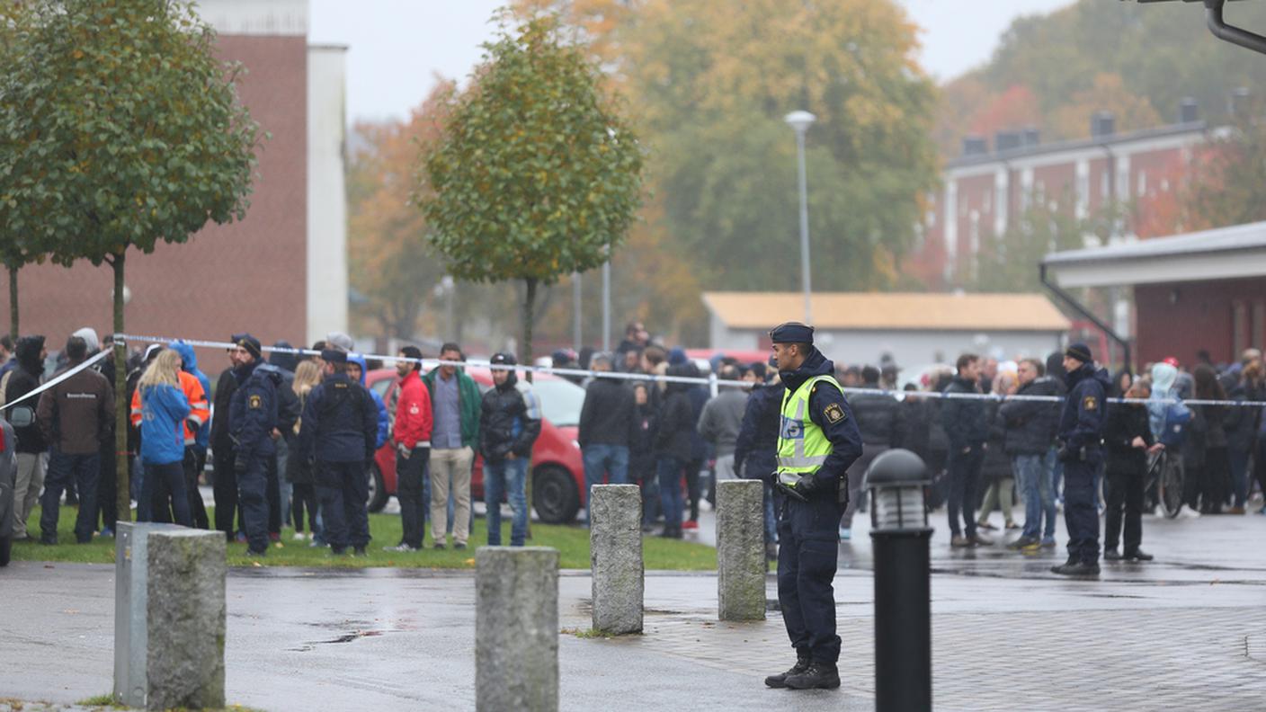 Istituto subito evacuato ed isolato