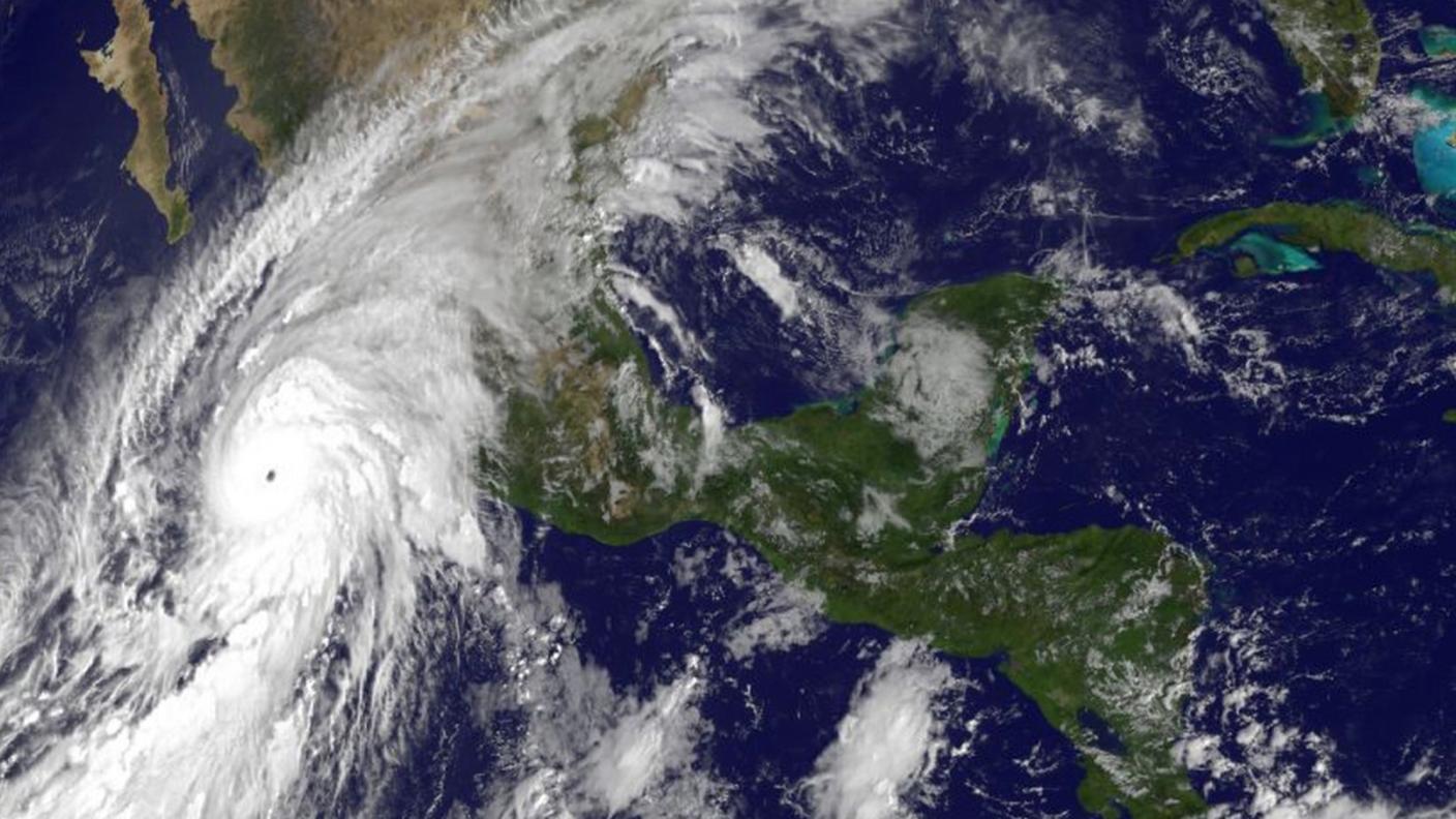 L'uragano si avvicina alla costa sul Pacifico